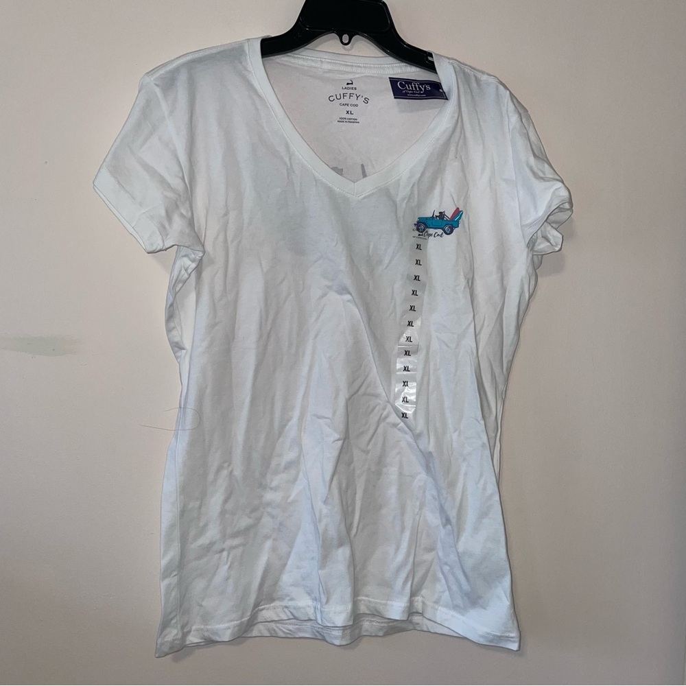 Cuffy’s Cape Cod Dog Driving Truck White V-Neck Tee Size XL